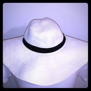 Fashionable and classy 🎩 🤍 used once